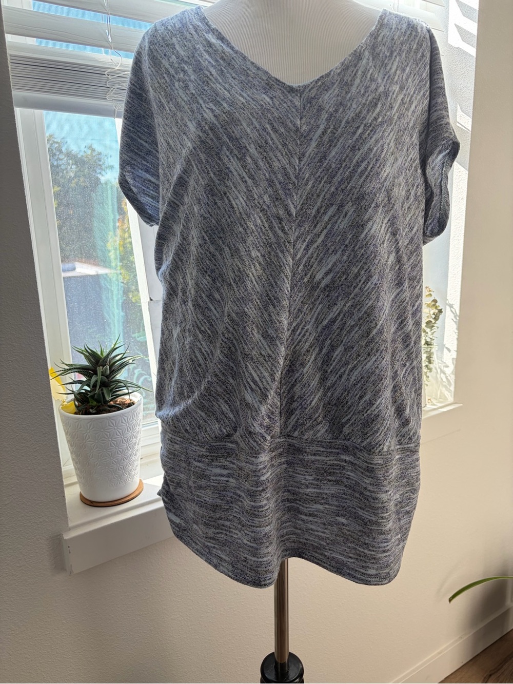 Knox Rose Heathered Blue V-Neck Tunic Top
